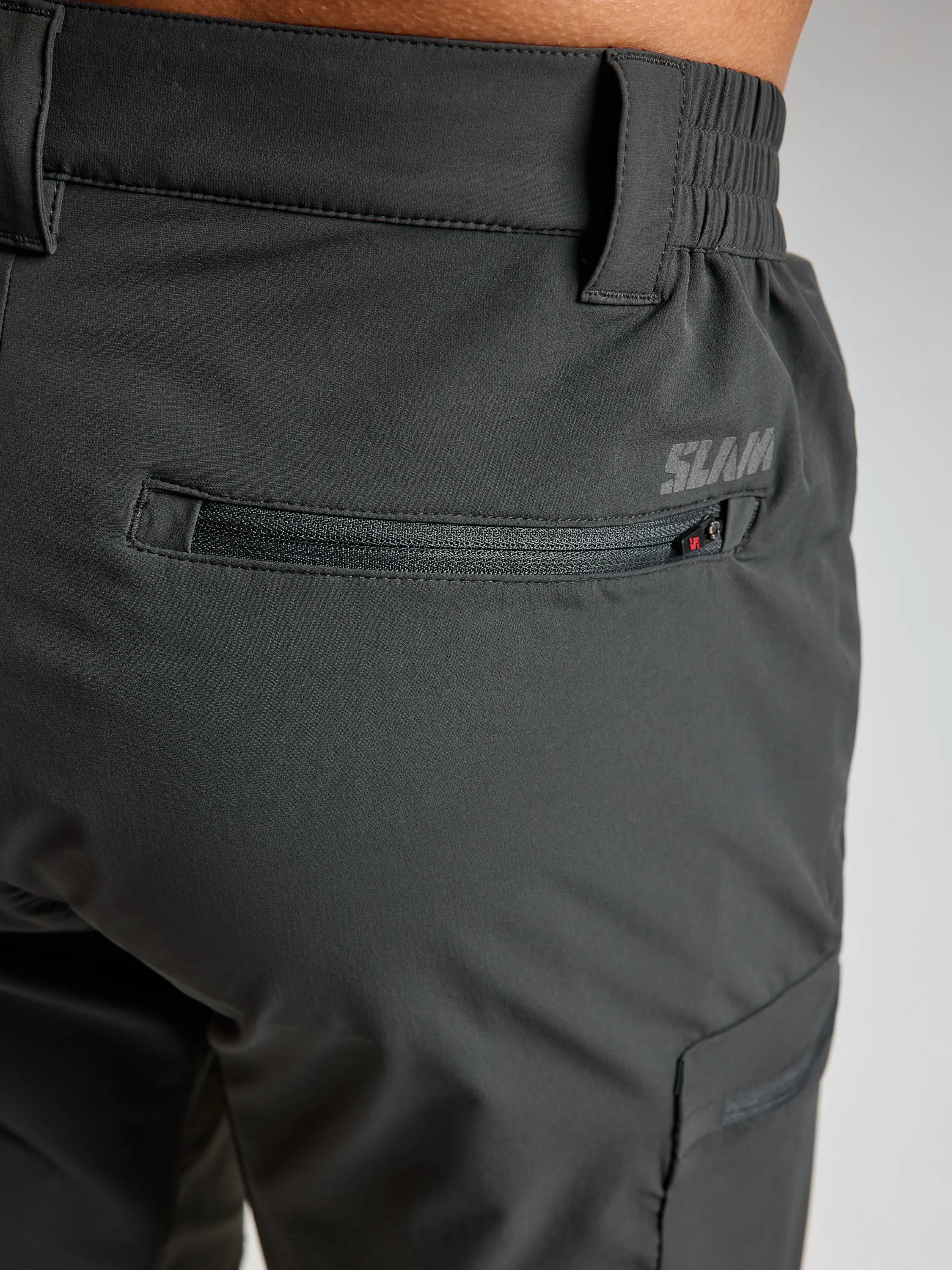 Bermudas técnicas cargo para hombre – Grafito