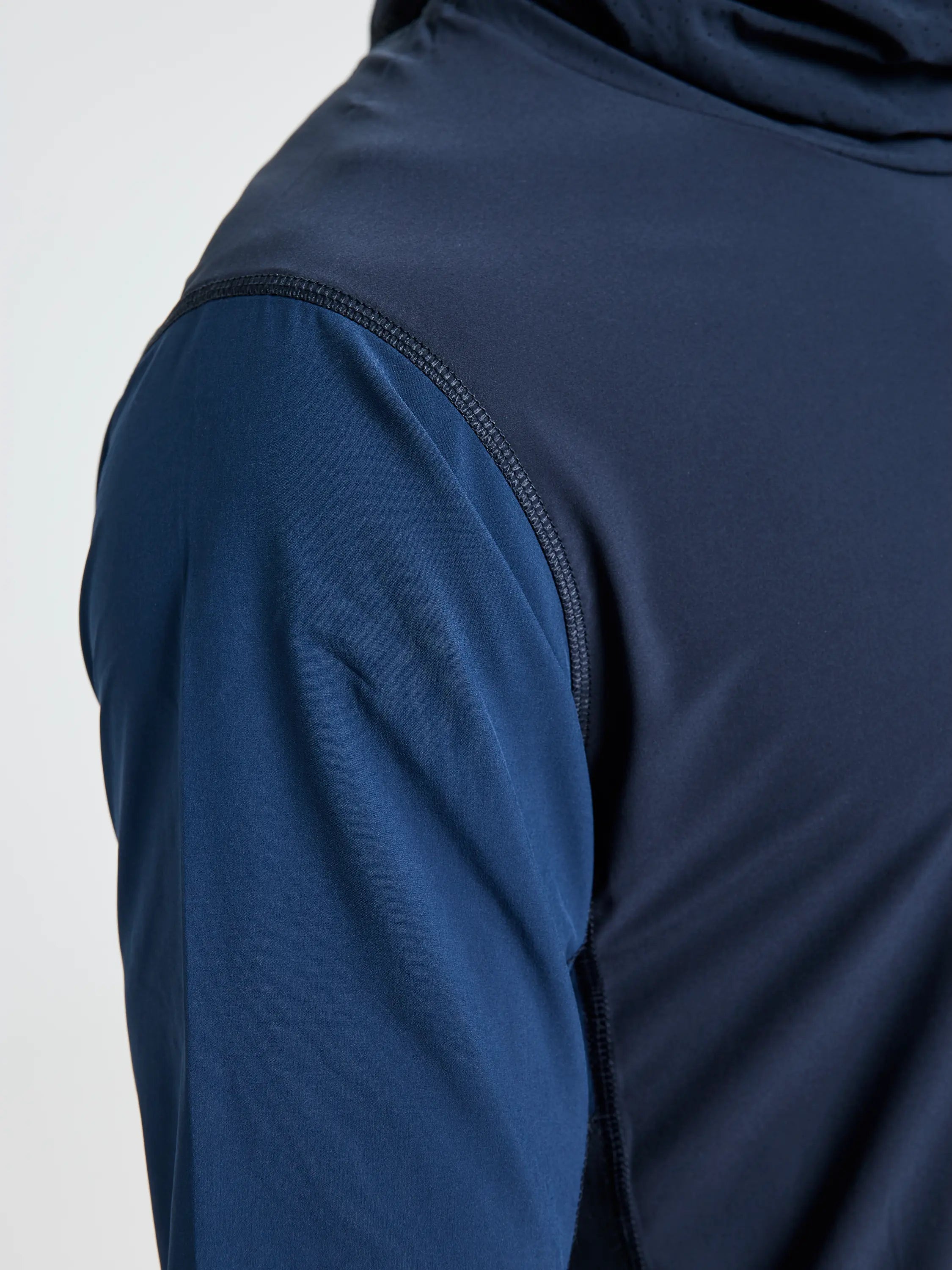Camiseta técnica manga larga con capucha OD Tech UPF 50+ NAVY de SLAM