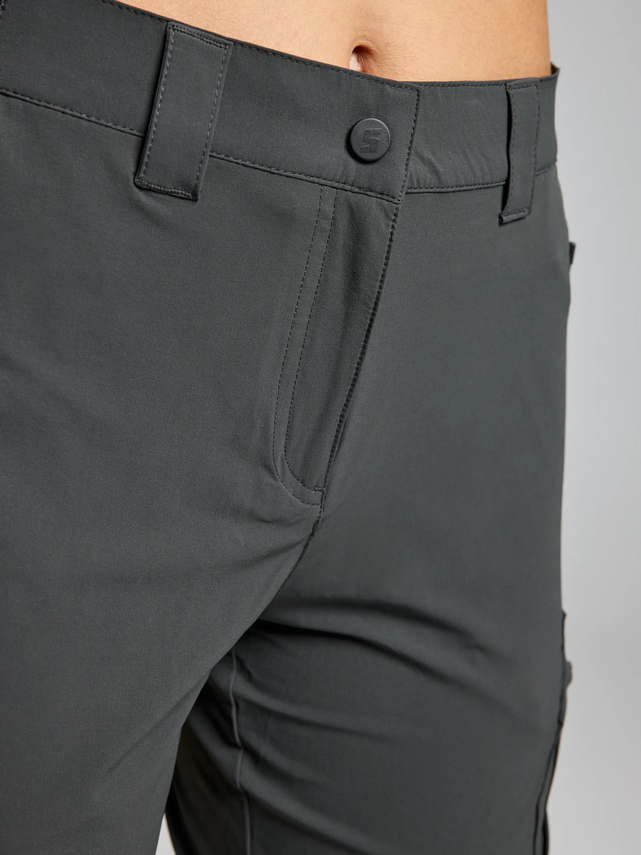 Bermudas técnicas cargo para mujer – Grafito